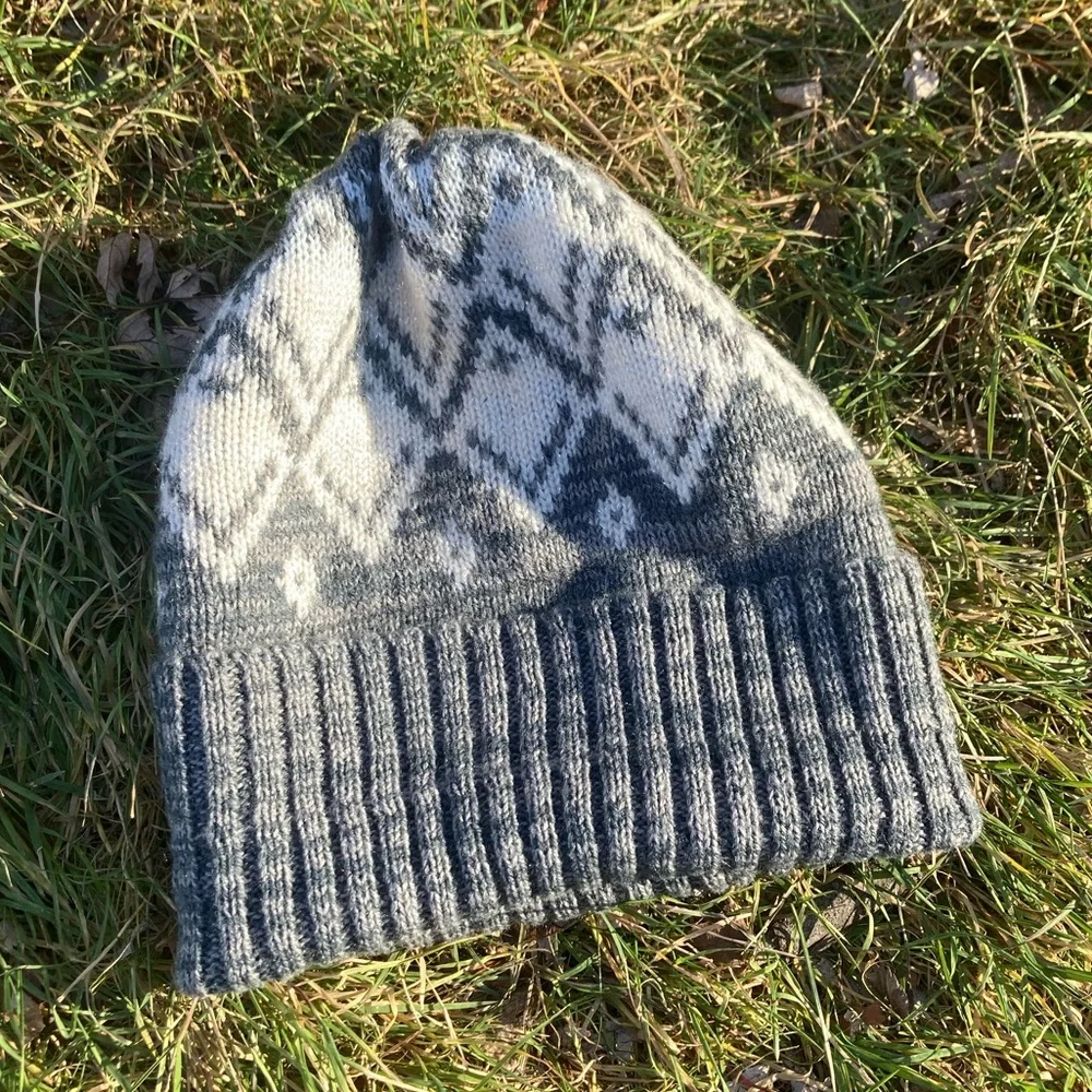 OshKosh B’gosh Grey Fair Isle Nordic Style Light Sparkle Super Soft Knit Beanie